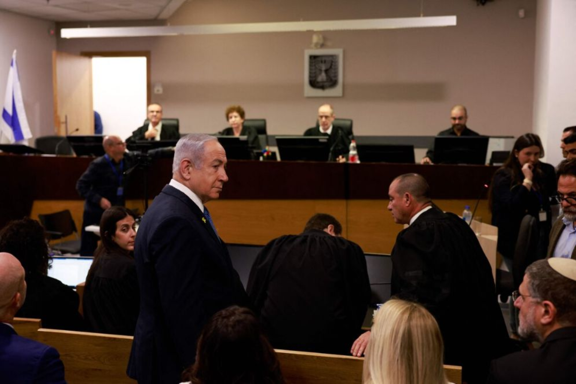 B. Netanyahu pour la 27ème fois devant la justice : Il est poursuivi pour « corruption », « fraude » et « détournements ». L'état de guerre le prémunit...