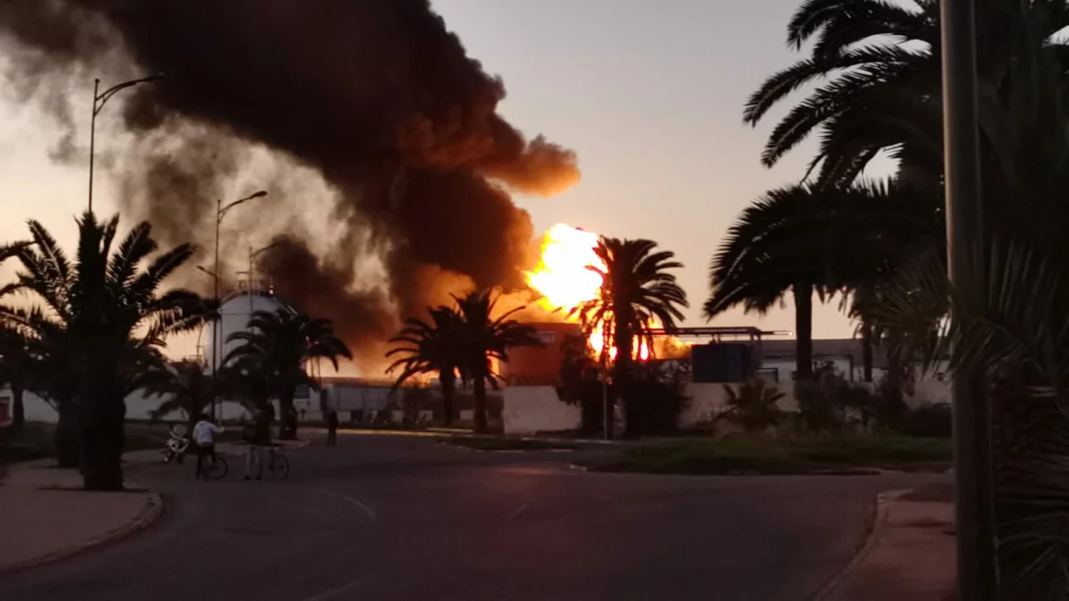 L’incendie n’a détruit que des camions-citerne, assure-t-on