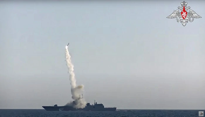 Les missiles Zircon entrent en action