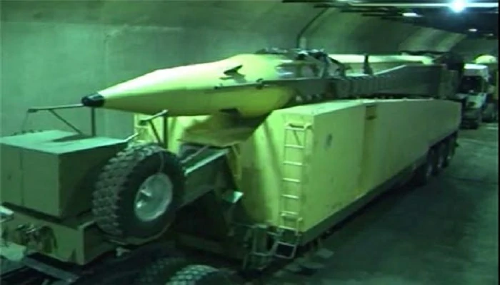 L’Iran dévoile une base aérienne souterraine