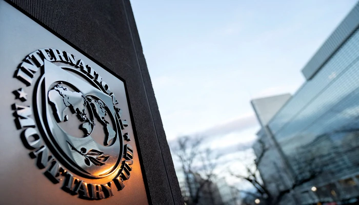 FMI revoit ses projections à la hausse