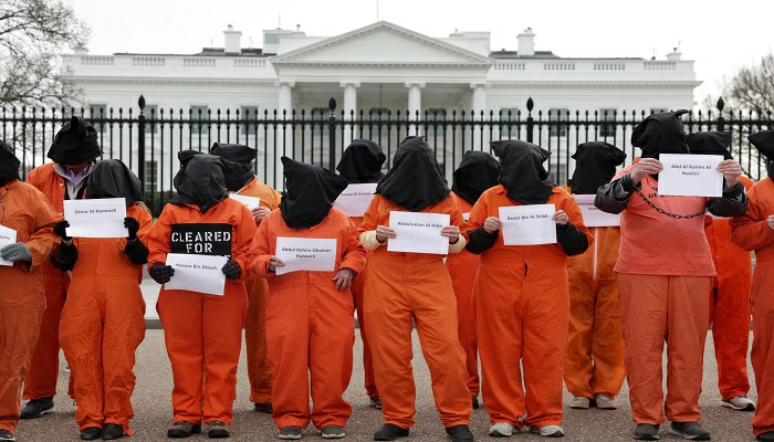 Des combattants d’Al-Qaida quittent Guantanamo