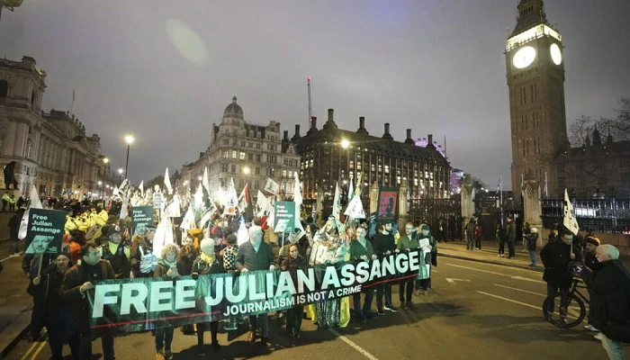 Le soutien au fondateur de Wikileaks ne faiblit pas à Londres