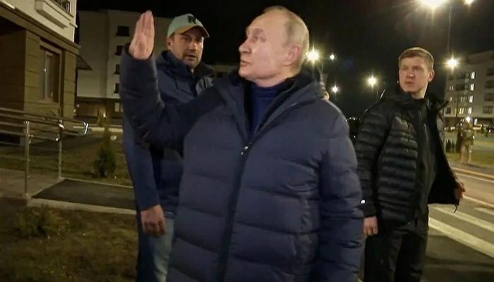 V. Poutine en visite à Sébastopol et Marioupol, une riposte à la CPI…