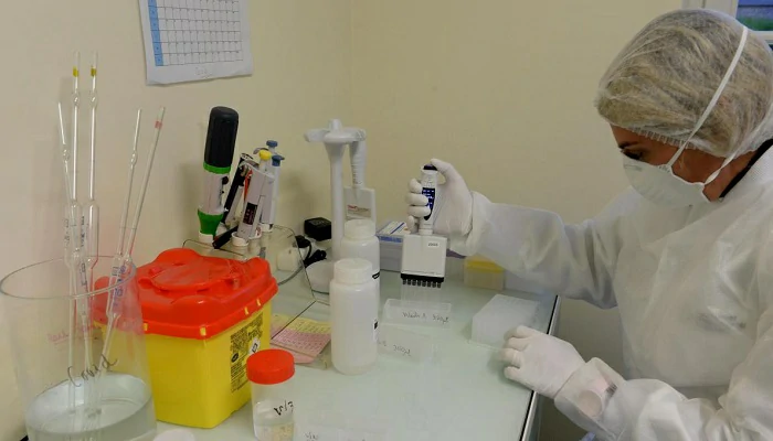 Un laboratoire biologique au Soudan investi