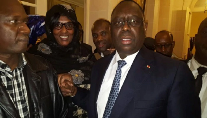 A Paris, M. Sall fait allusion à son maintien au pouvoir…