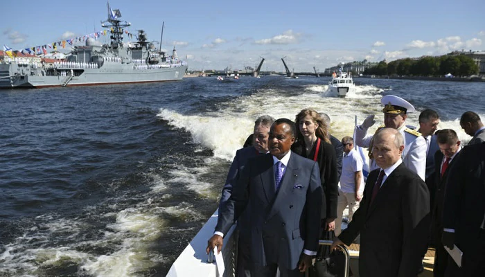 V. Poutine rend hommage à la marine