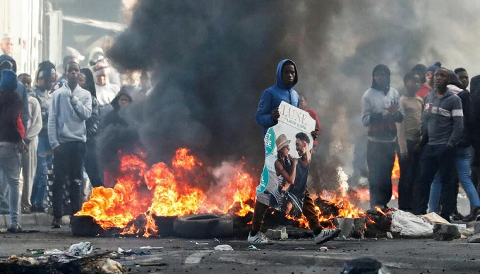 Grève mortelle des taxis au Cap : Le pouvoir soutient les grévistes
