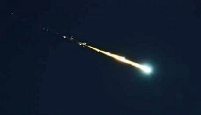 Un corps céleste a illuminé le ciel de Nador : L’astéroïde s’est écrasé à Beni Oukil