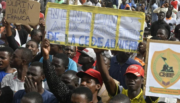 Niamey dénonce les accords militaires avec Paris : Le Niger à la croisée des chemins