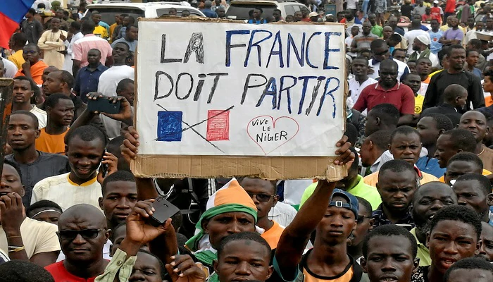 Paris rapatrie son ambassadeur à Niamey : Et planifie le retrait de ses troupes d’ici décembre