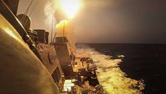 Les eaux de la mer Rouge deviennent « très chaudes » : Les marines US et britanniques s’agitent face aux attaques de Sanaa