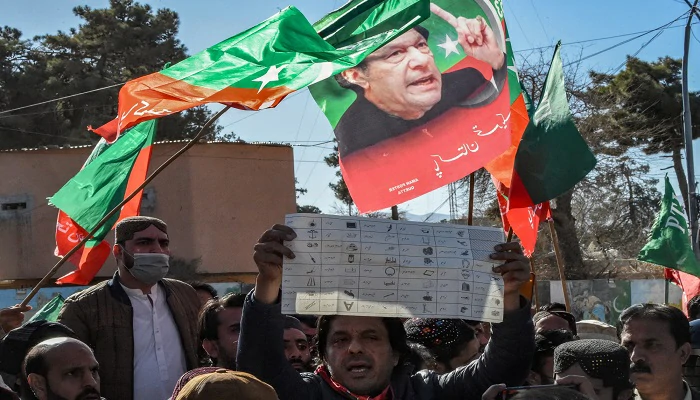 Les candidats indépendant prennent le large au Pakistan: Difficile retour du PTI aux affaires