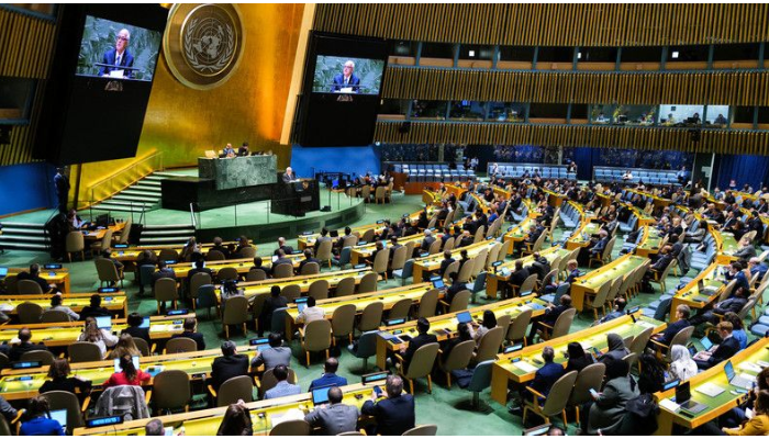 Nouvelle victoire palestinienne à l’ONU : Le délégué israélien passe à la déchiqueteuse la charte onusienne !