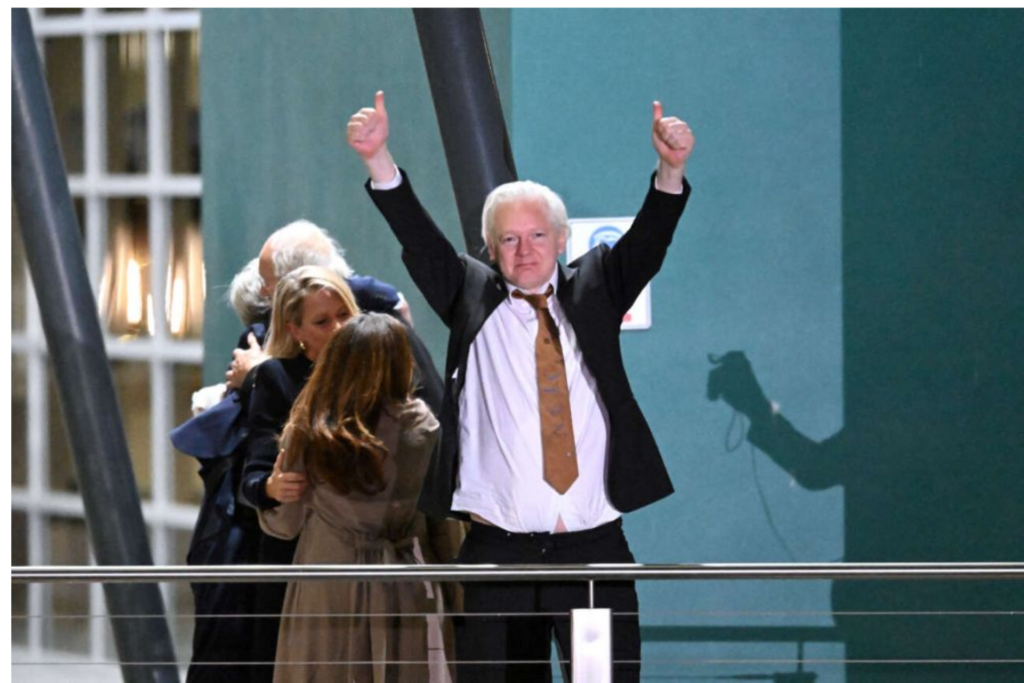 Le fondateur de Wikileaks libre à Canberra :