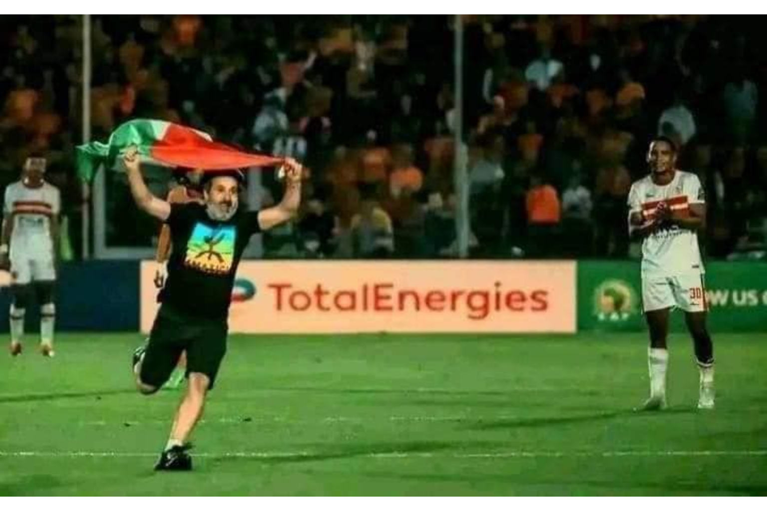 Pour avoir investi la pelouse avec le drapeau palestinien : Un supporter de la RSB condamné à Berkane… 