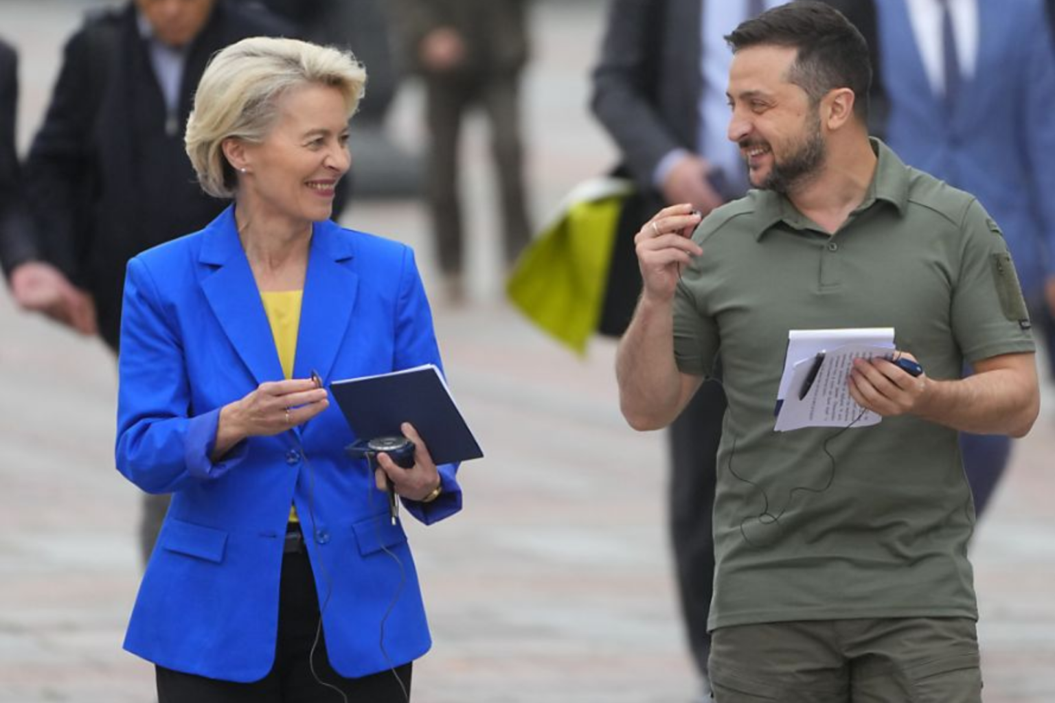 L’UE frappe la Russie à la poche : En débloquant les intérêts des avoirs russes à l’Ukraine