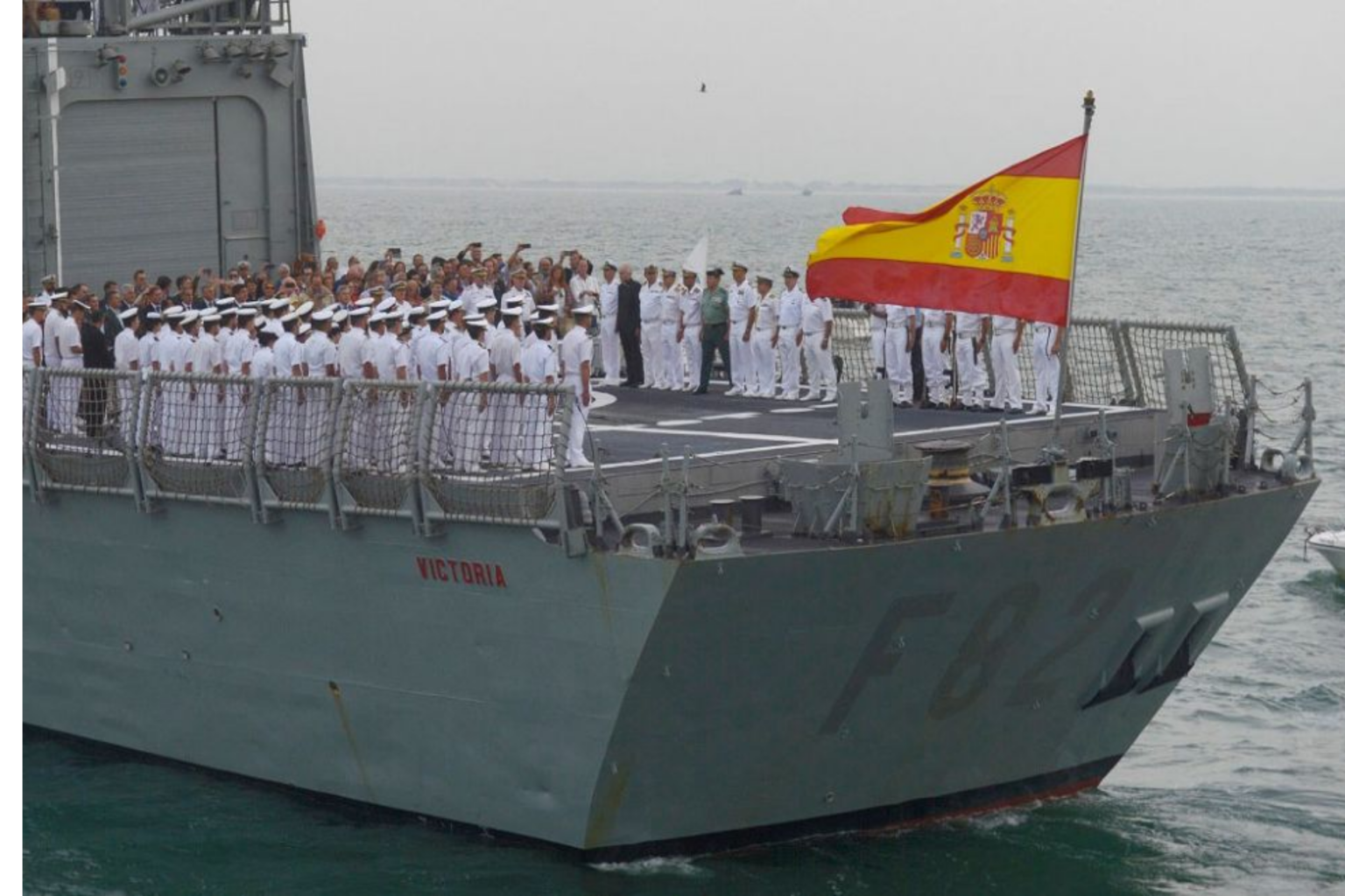 El Ejercito manœuvre au nord du Maroc : Des bâtiments de la marine espagnole en action