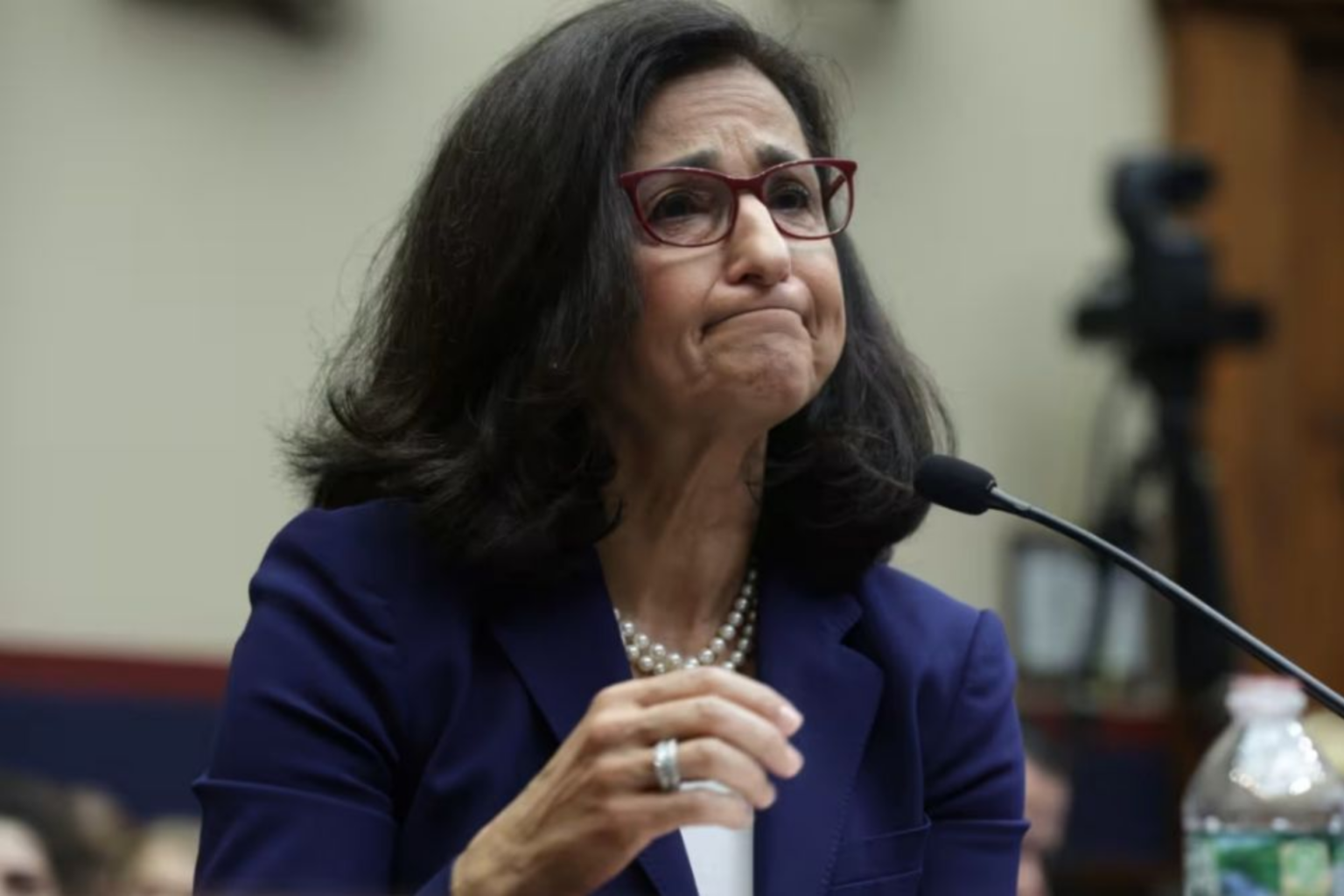 Harcelée de toute part à Columbia et ailleurs : N.M. Shafik jette l’éponge !