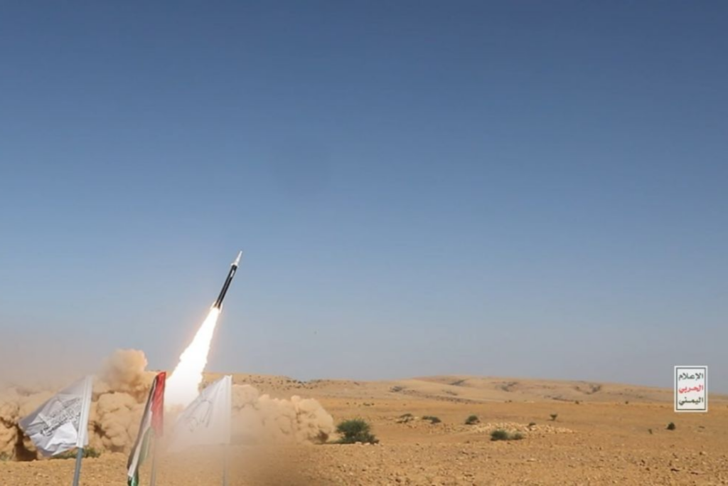 Un missile sur Tel-Aviv : Et des destroyers US sous le feu au large du Yémen