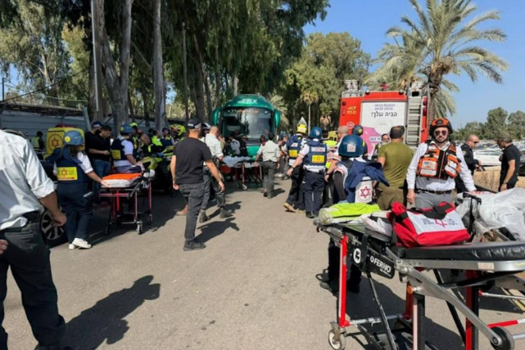 Un camion fauche plus de 50 Israéliens à Glilot : Au moins 1.000 Gazaouis liquidés par l’armée sioniste en 22 jours !