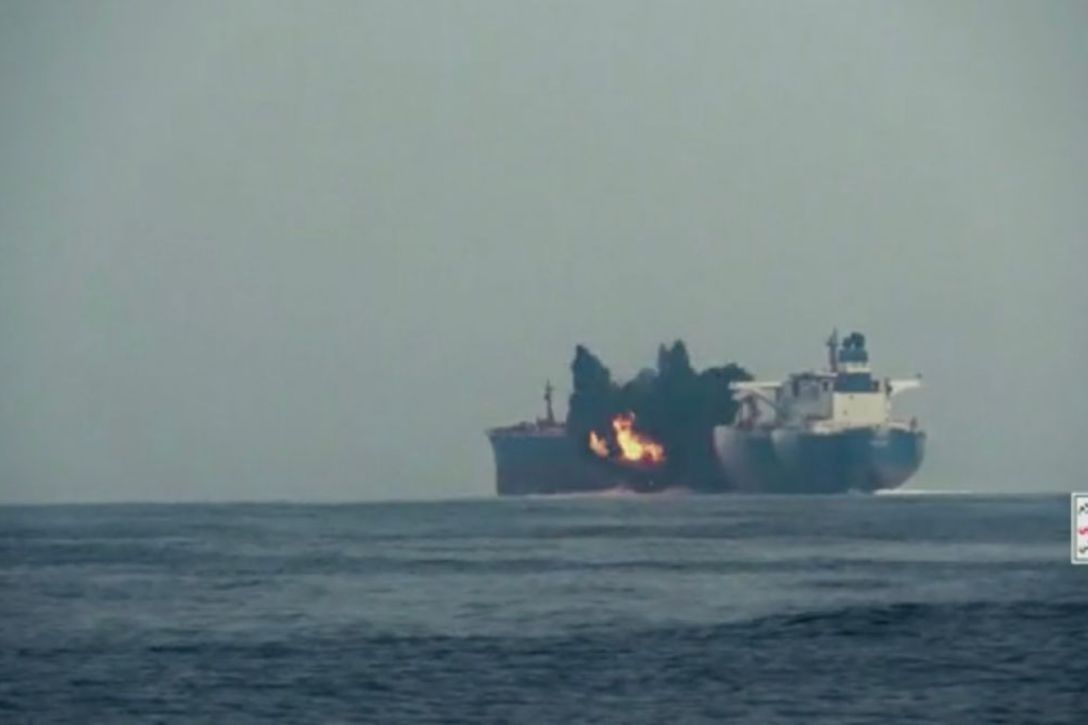 Un tanker endommagé en mer Rouge : Raids américano-britanniques sur le Yémen