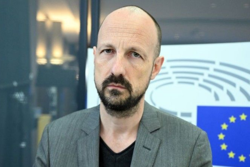 La Syrie devrait se débarrasser des Russes, plaide K. Kallas : Un eurodéputé dénonce les double standards de Bruxelles. En fermant les yeux sur les Américains et les Israéliens 