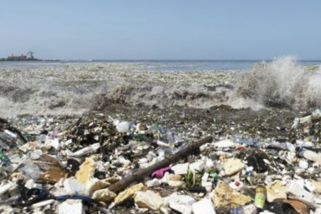 Recyclage des matières plastiques : L’opération se fait à 90% dans l’informel. La politique « Zéro Mika » dégradée...