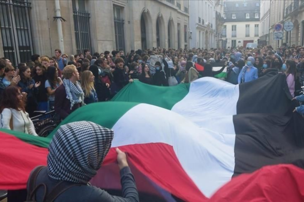 Accord décrié entre Sciences Po de Strasbourg et Reichman (Herzliya): Les forces de l’ordre forcent le blocus des étudiants. Le soutien à la Palestine reste vivace...