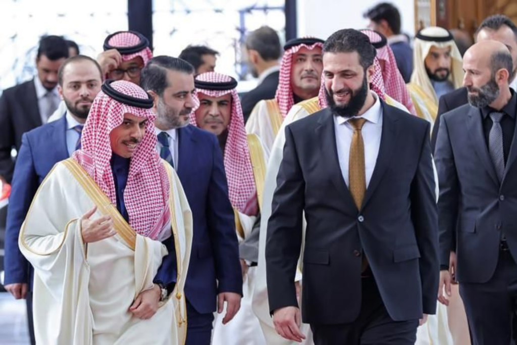 Transition chaotique en Syrie : Du sang coule à Homs. La présence kurde ciblée avec force à Alep...