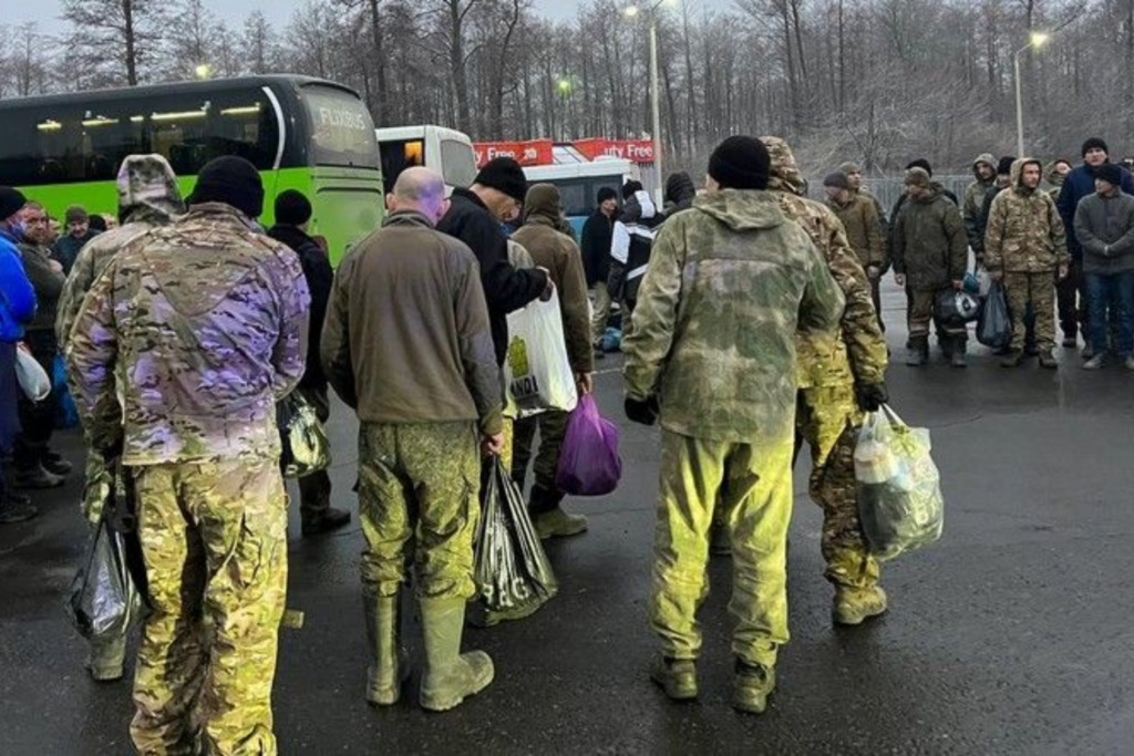 150 soldats russes retrouvent Moscou et autant d’Ukrainiens Kiev : Sur le départ, J. Biden injecte plus de milliards dans le conflit