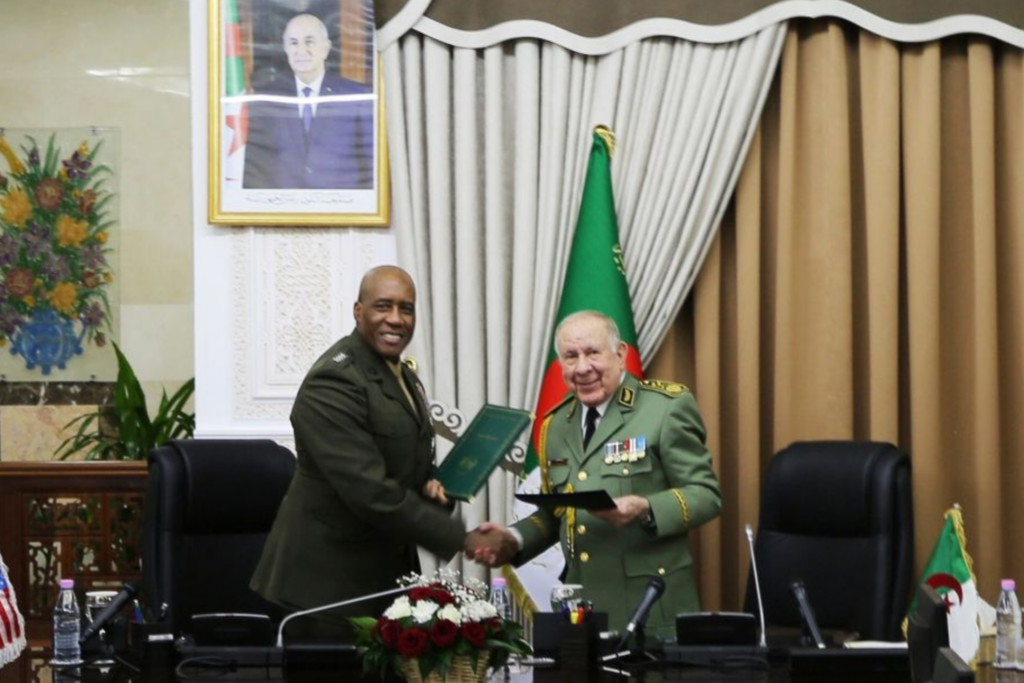 Le patron de l’AFRICOM à Alger : Un mémo d’entente signé à l’occasion. L’armée algérienne s’ouvre sur l’Amérique…