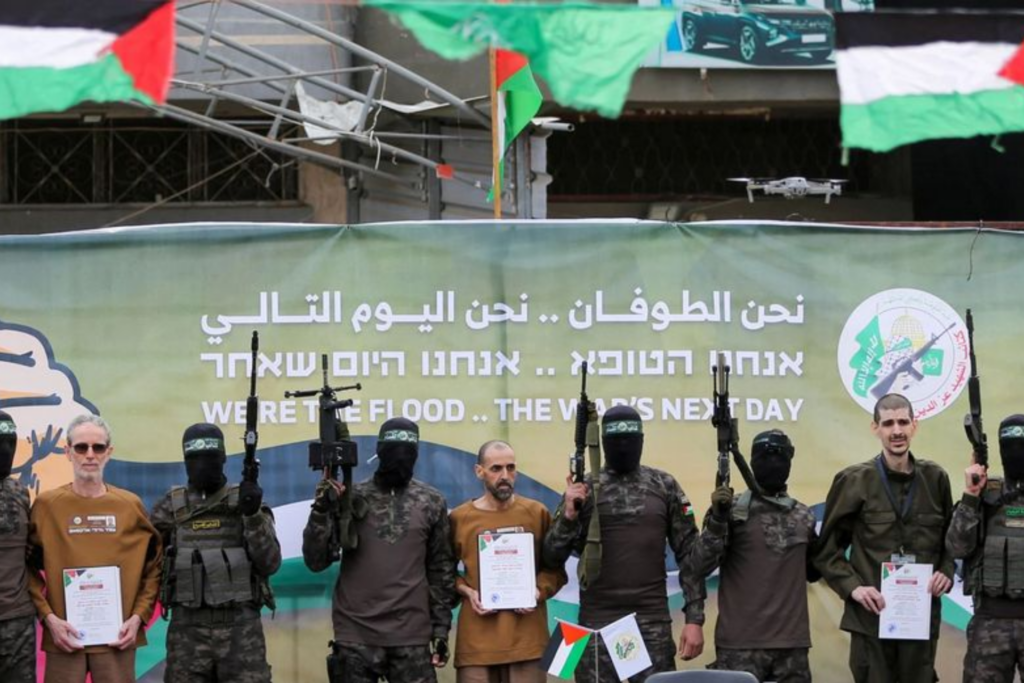 Trêve fragile à Gaza : Une scénographie réussie à Deir al-Balah. « Le lendemain nous appartient », rappelle le Hamas