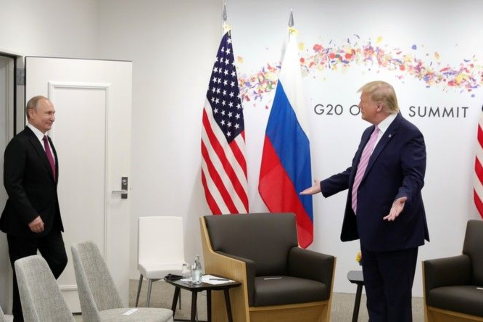 Rencontre imminente entre V. Poutine et D. Trump : Exclue de la réunion de Riyad, Bruxelles sanctionne Moscou...