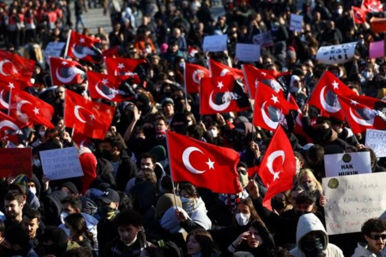 Manifestations massives à Istanbul : L’arrestation d’E. Imamoglu met le feu aux poudres. La présidence assurée depuis des lustres par R.T. Erdogan fragilisée