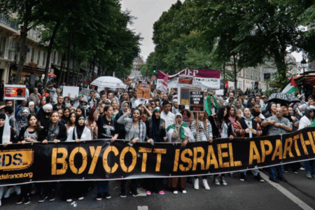 Solidarité avec Gaza : Aux USA, fronde contre l’ « IGO Anti-Boycott Act ». En France, colère contre l’interdiction d’Urgence Palestine