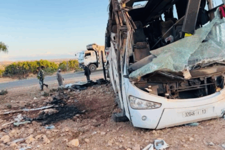 Drame routier entre Essaouira et Agadir : Un autocar percute une voiture et se renverse, 8 morts et plusieurs blessés...