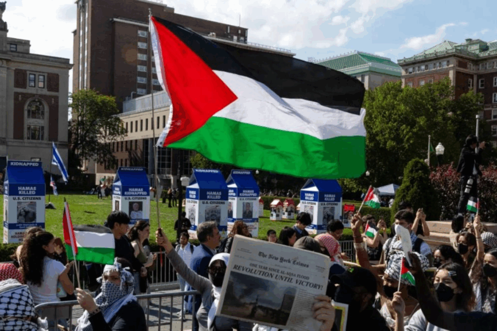 Solidarité avec la Palestine dans les campus US. En dépit de la répression, Columbia n’a pas perdu son âme. C. Shipman huée par les étudiants