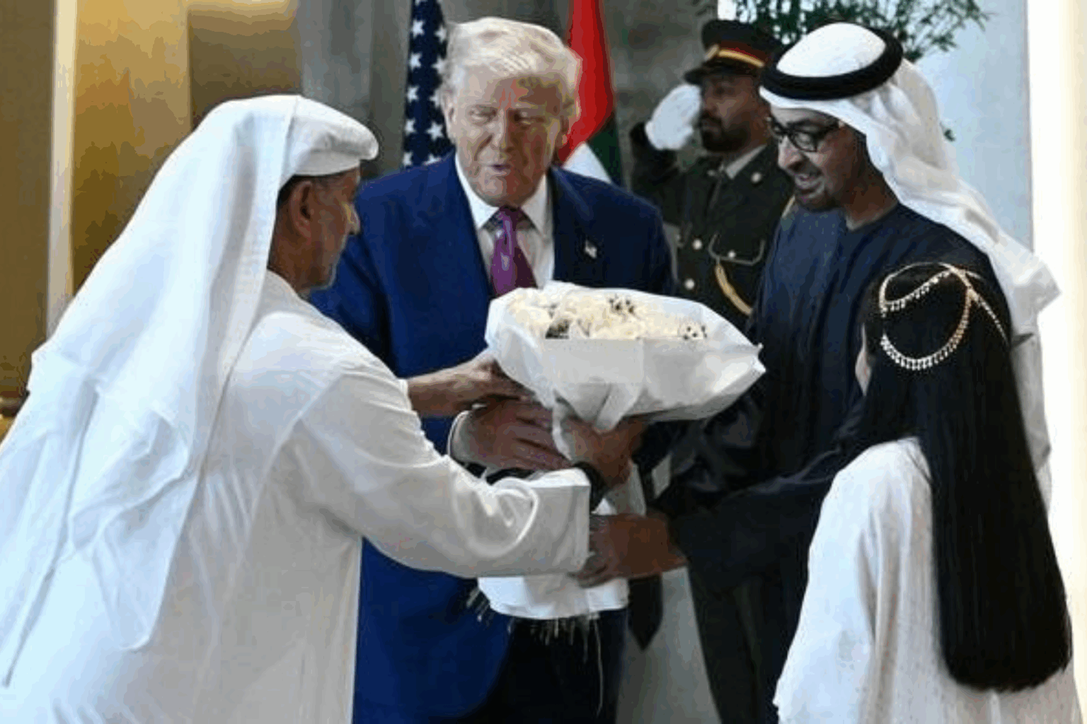 D. Trump siphonne les pétrodollars dans le Golfe : Crew y décèle de la corruption caractérisée. Une « administration à vendre », fustige Accountable.US