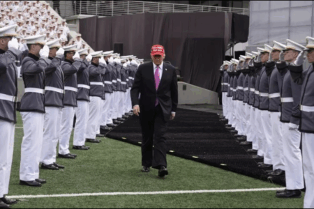 Devant des diplômés de l’US Army à New York : A quelques jours du grand défilé militaire. D. Trump dénonce l’Ubris américain