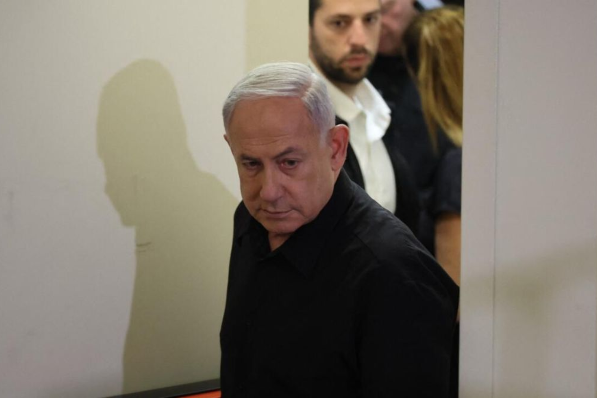 B. Netanyahu se détourne de son opinion : La majorité des Israéliens veulent un accord avec le Hamas et l’abandon de Gaza aux Palestiniens