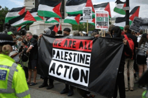 Solidarité avec les Palestiniens au Royaume Uni : Pour avoir tagué des avions de la RAF, Londres veut bannir «  Palestine Action » !