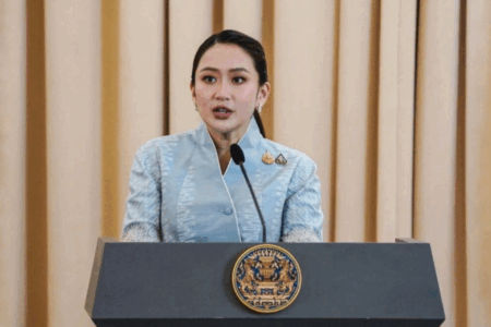 La Thaïlande sous haute tension : La discussion avec l’ex-dirigeant du Cambodge enflamme Bangkok. Les manifestants réclament le départ de la Première ministre
