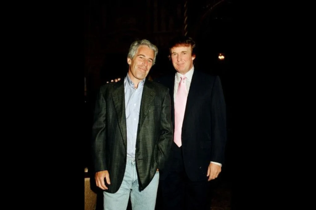 D. Trump rattrapé par l’affaire J. Epstein : Dénégations et opacité sèment le doute parmi le MAGA. Appels pressants à la transparence