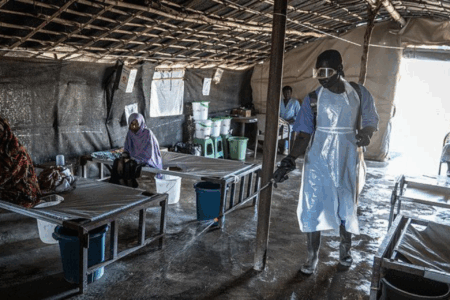 Alors que la guerre fait rage au Soudan : Le spectre du choléra plane sur le pays et au-delà. Plus de 30 millions de Soudanais en danger de mort