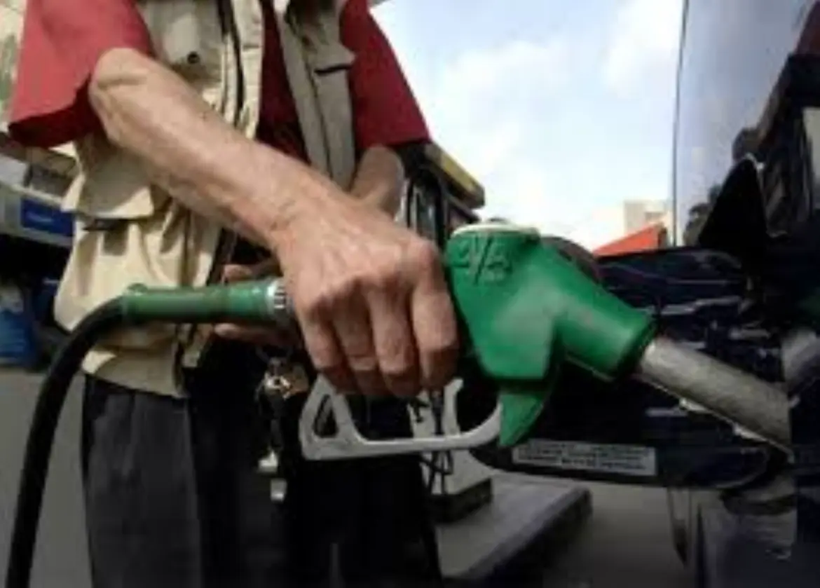 Hausse des hydrocarbures : Les politiques embrayent sur les critiques…