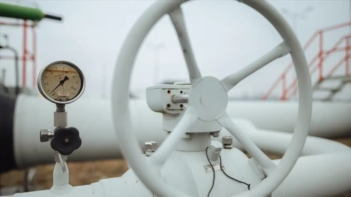 Les prix du pétrole ont nettement reculé mercredi, dans un marché toujours instable, le baril de West Texas Intermediate (WTI), référence américaine, chutant de plus de 4%. Vers 06h30 GMT, le WTI cédait 4,26% à 92,11 dollars, après avoir progressé d’environ 3% la veille. Le Brent de la mer du Nord, référence mondiale, reculait de 2,82% à 100,50 dollars. Mais ce n’est qu’un intermède au regard de l’extension du conflit provoqué par les agressions israélo-américaines contre l’Iran.