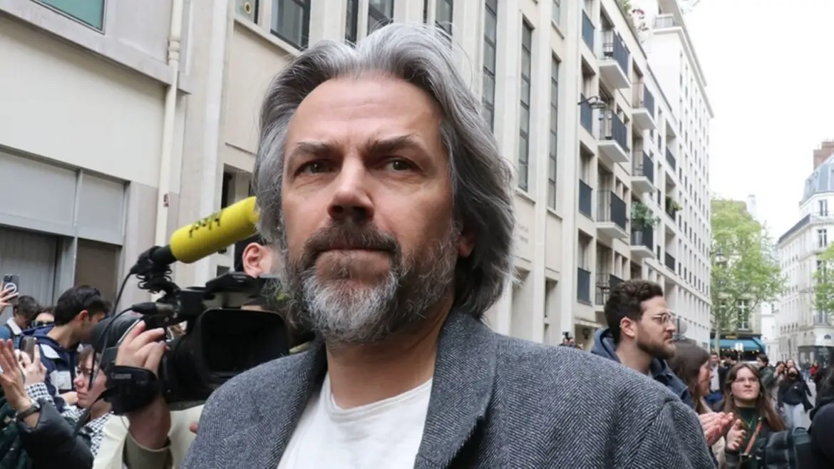 Pour avoir porté aux nues Israël : A. Caron vole dans les plumes de J-N. Barrot