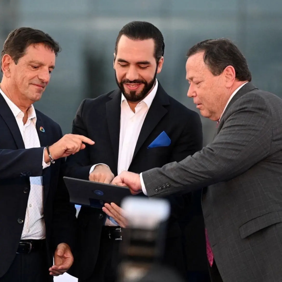 Gestion IA des malades du Salvador : N. Bukele passe un deal avec Google