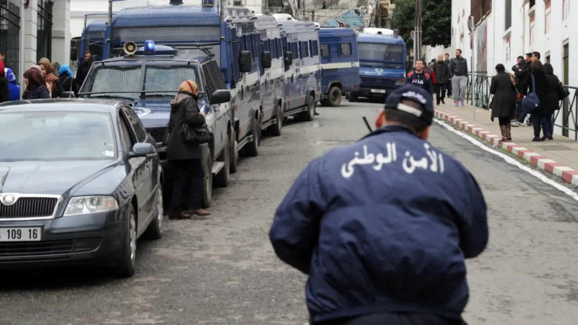 La police algérienne frappe fort : Des dizaines de Marocains arrêtés à Oran